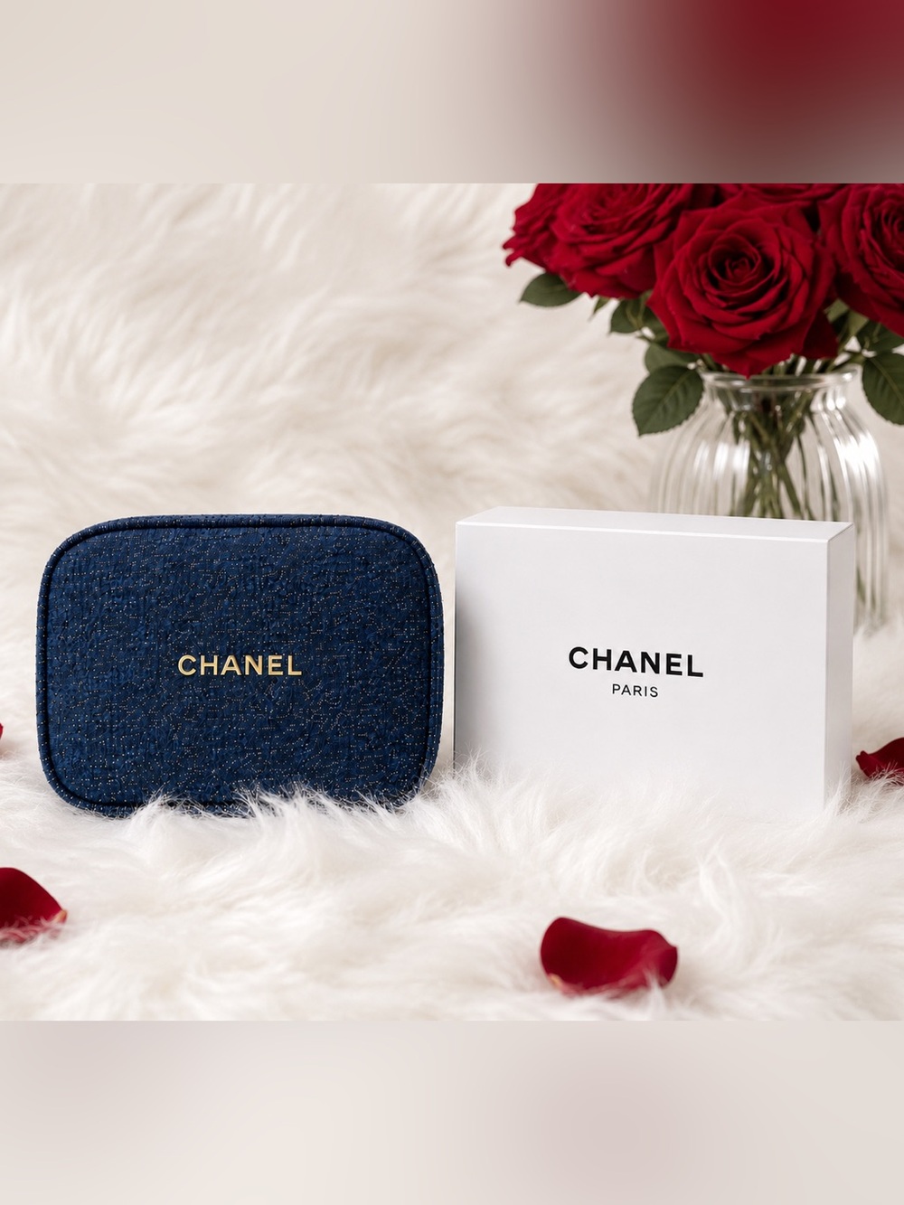 CHANEL - Limited Edition Holiday Navy Tweed Pouch - Picture 2 of 4